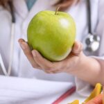 ¿Qué hace un nutricionista oncológico y cuánto gana en su profesión?